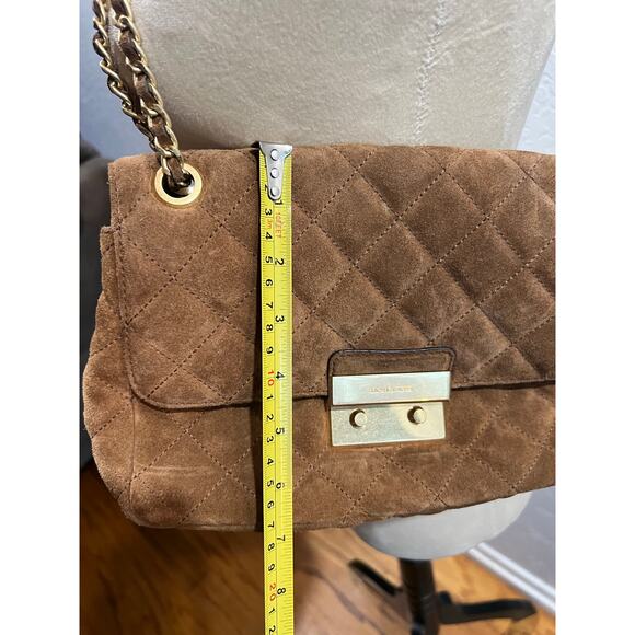 Michael Kors Quilted Suede Shoulder Bag with Gold Chain Strap Brown - Picture 4 of 13